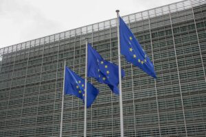 Banderas de la Union Europea ante la sede de la Comision Europea en Bruselas